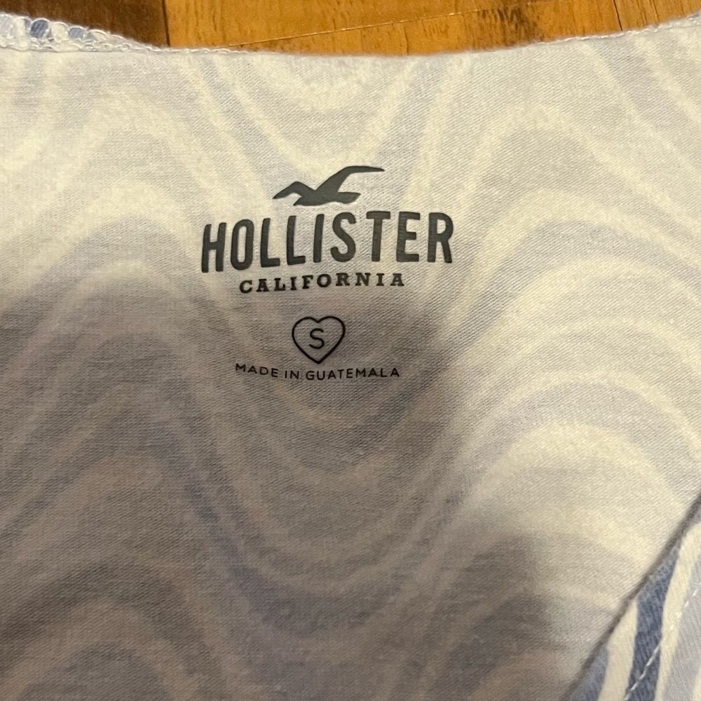 Hollister Pattern Crop Top - Picture 3 of 3